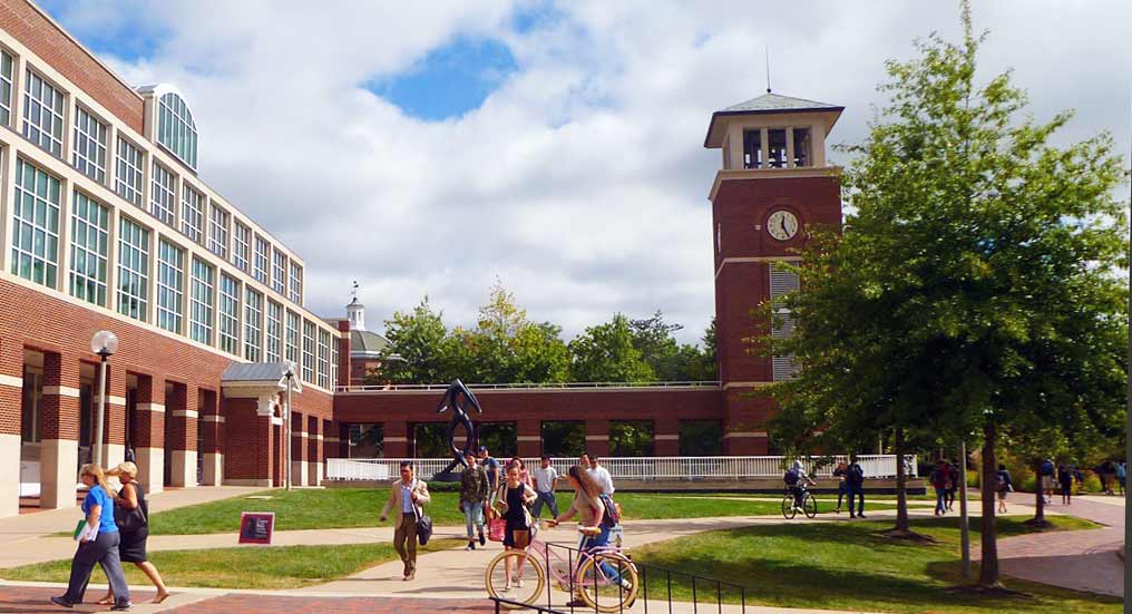 Sidewalk-by-clock-tower_w