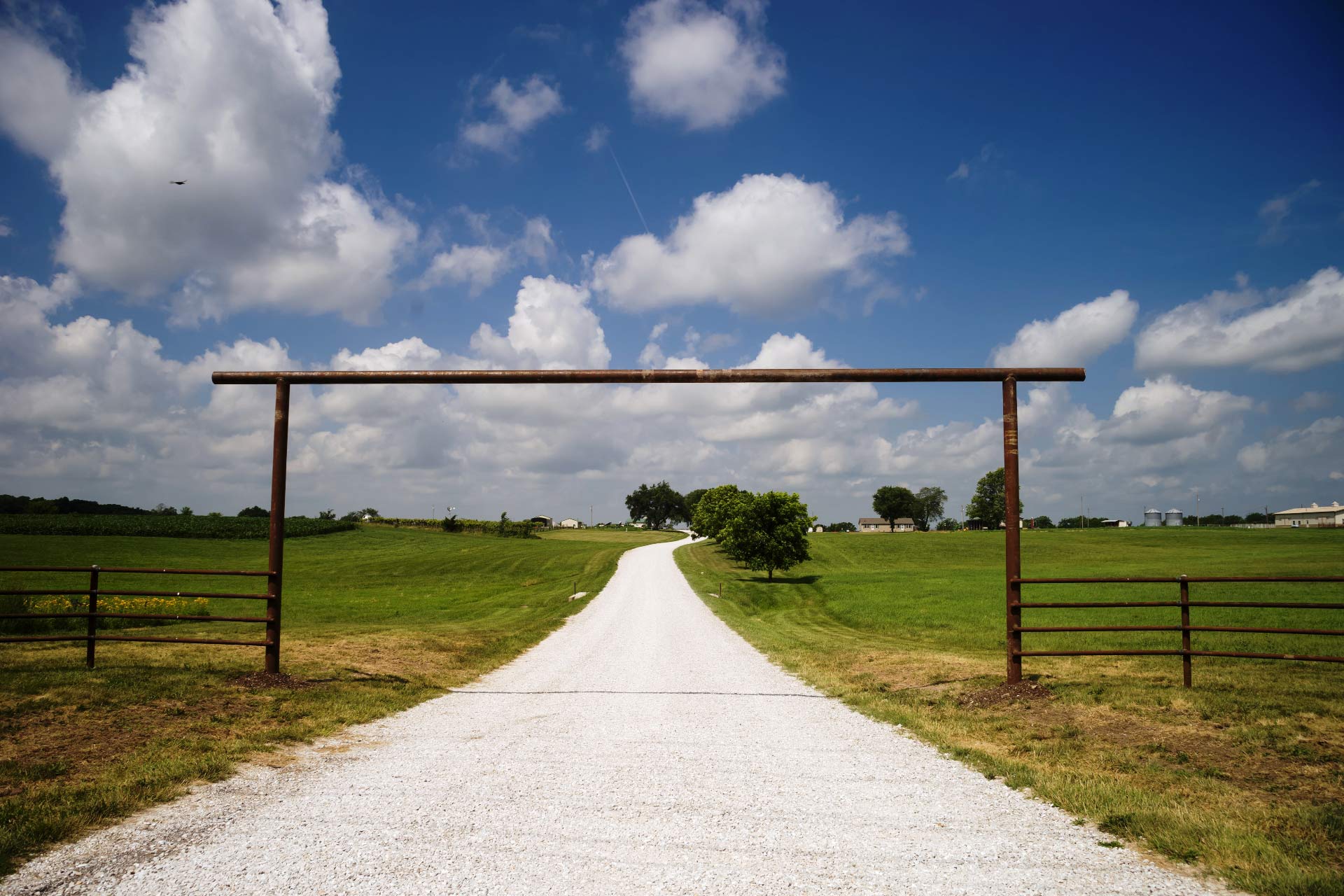 BACKGROUND-University-Farm-Entrance
