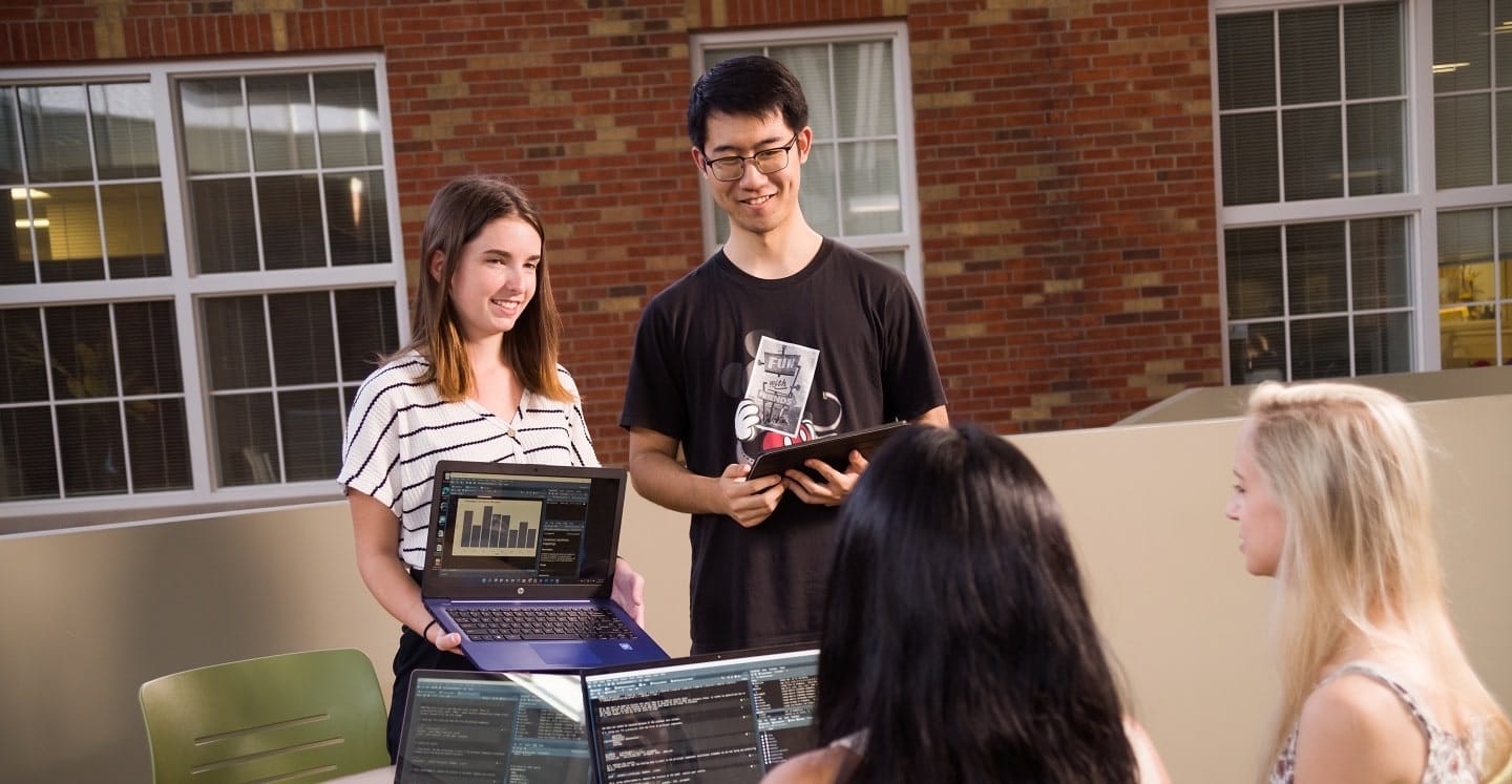 DataScienceStudents20Sept2022-31-cropped-min