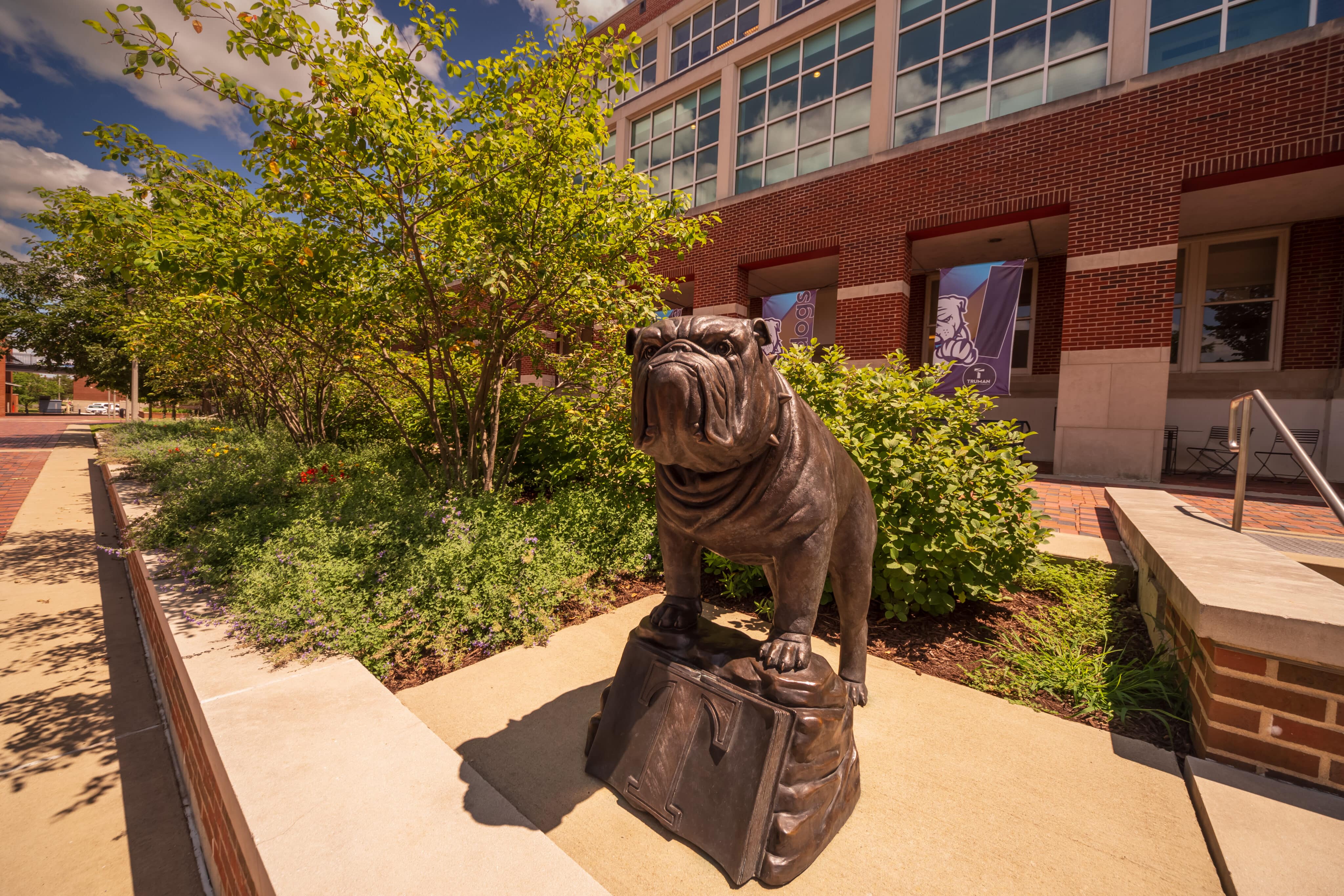 BulldogStatue18July2024-1